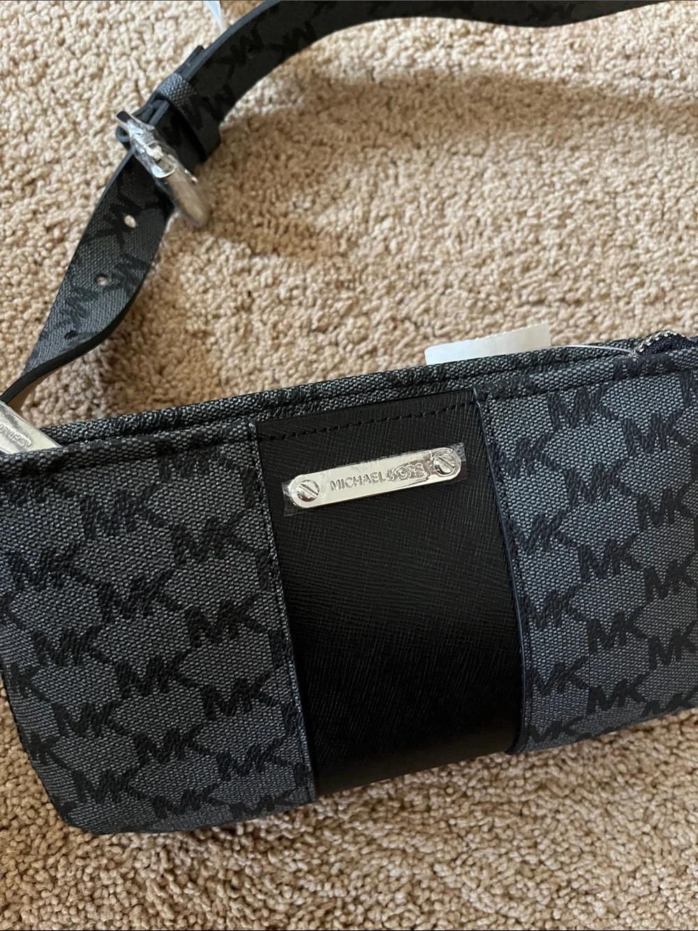 Michael Kors signature mk